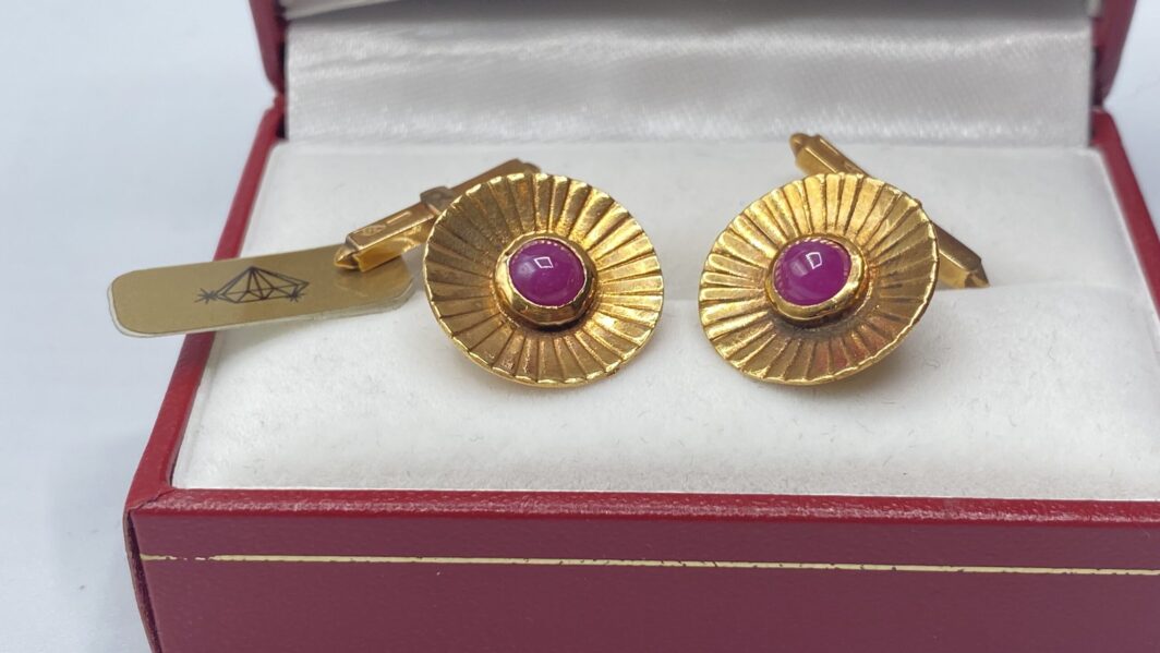 PAIO DI GEMELLI VINTAGE ANNI ‘30, IN ORO 18KT E RUBINI. - immagine 8