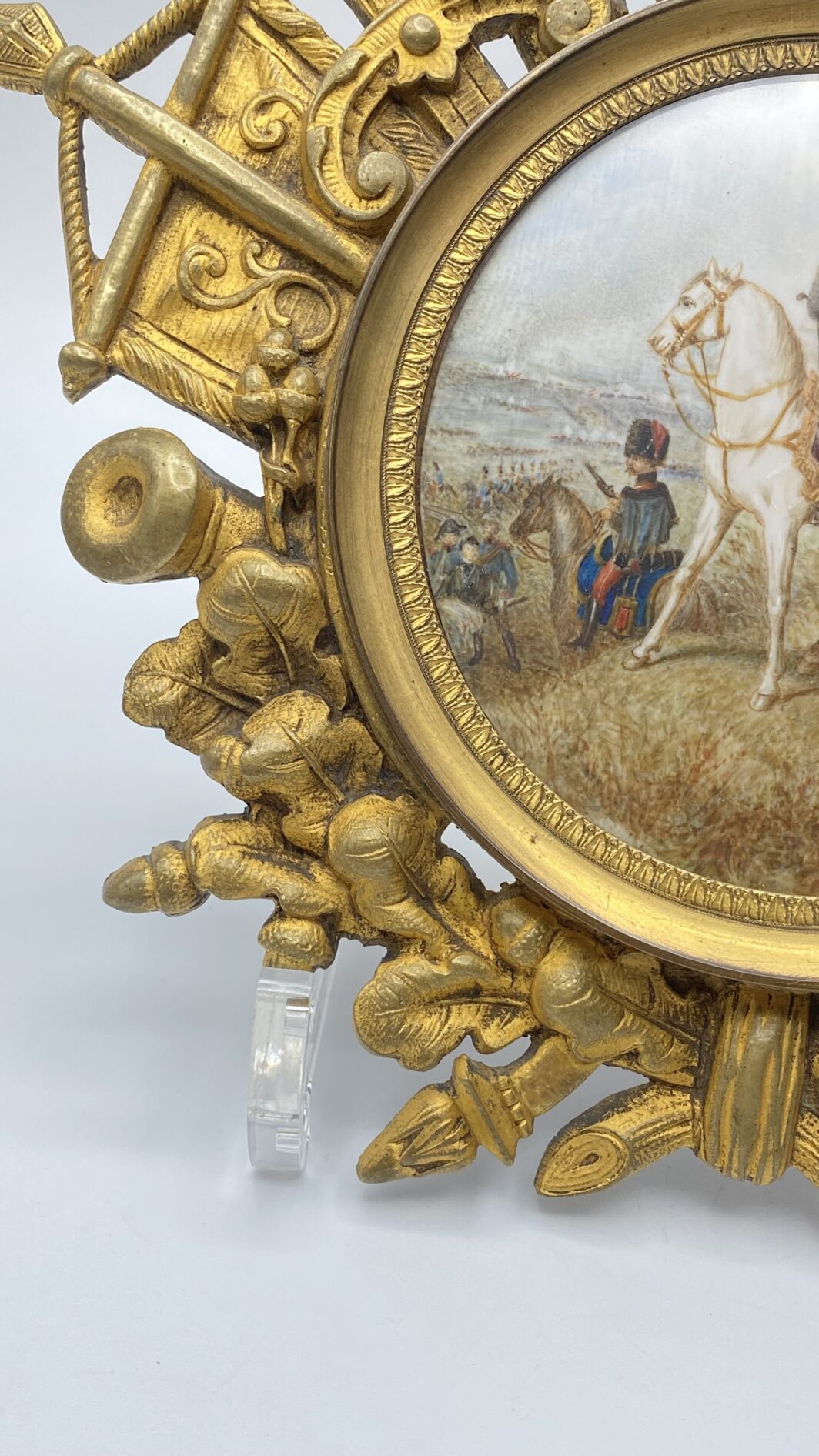 O. VERNET D’APRÉS MINIATURA DIPINTA SU AVORIO, DI NAPOLEONE BONAPARTE DURANTE LA BATTAGLIA DI WAGRAM, CON PREGIATA CORNICE IN BRONZO DORATO COEVA. FRANCIA, PRIMA METÀ DEL XIX sec. - immagine 13