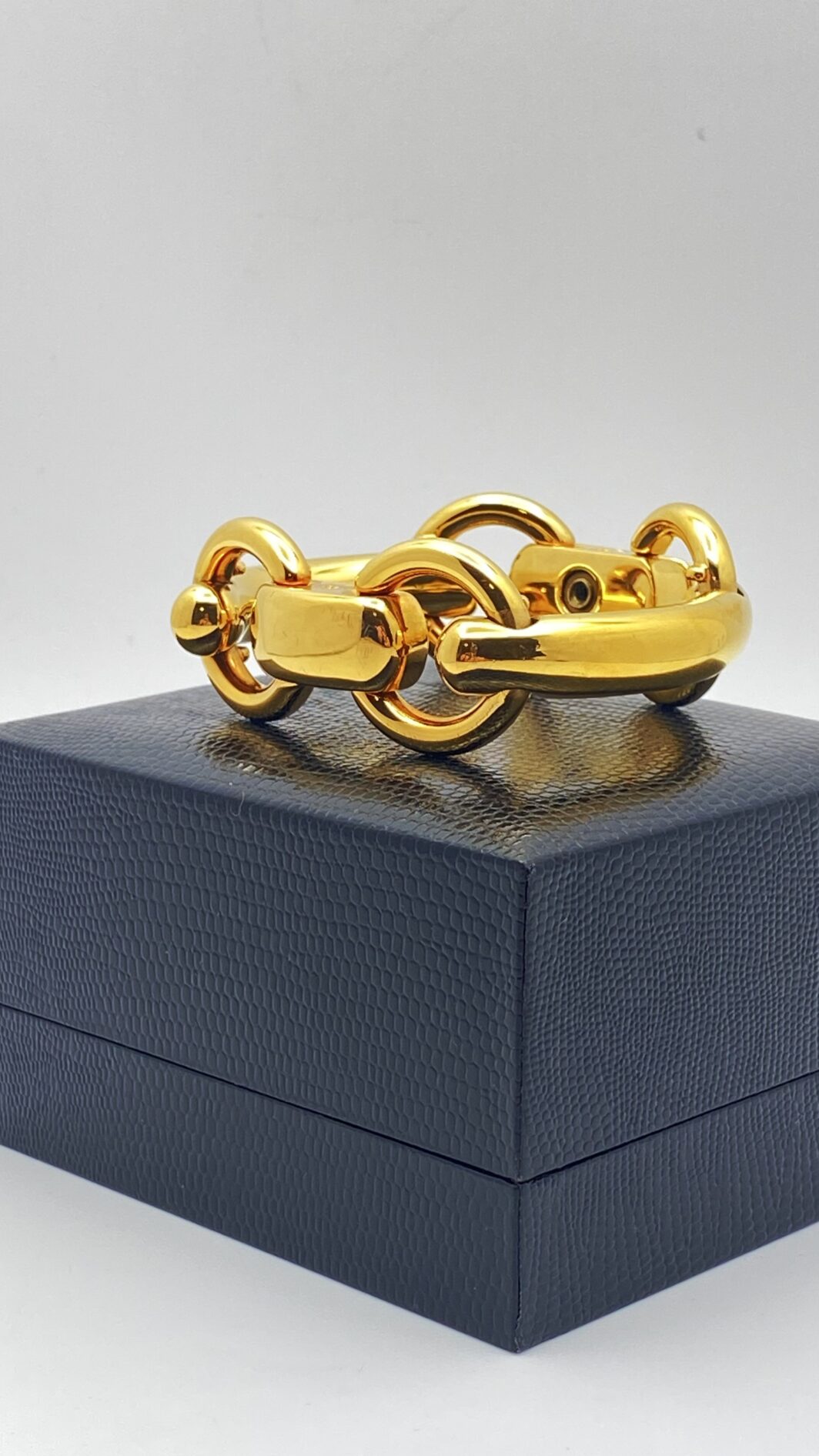 CELINE VINTAGE BOLD GOLD CHAIN BRACELET: L’ESSENZA DEGLI ANNI ’90. - immagine 10