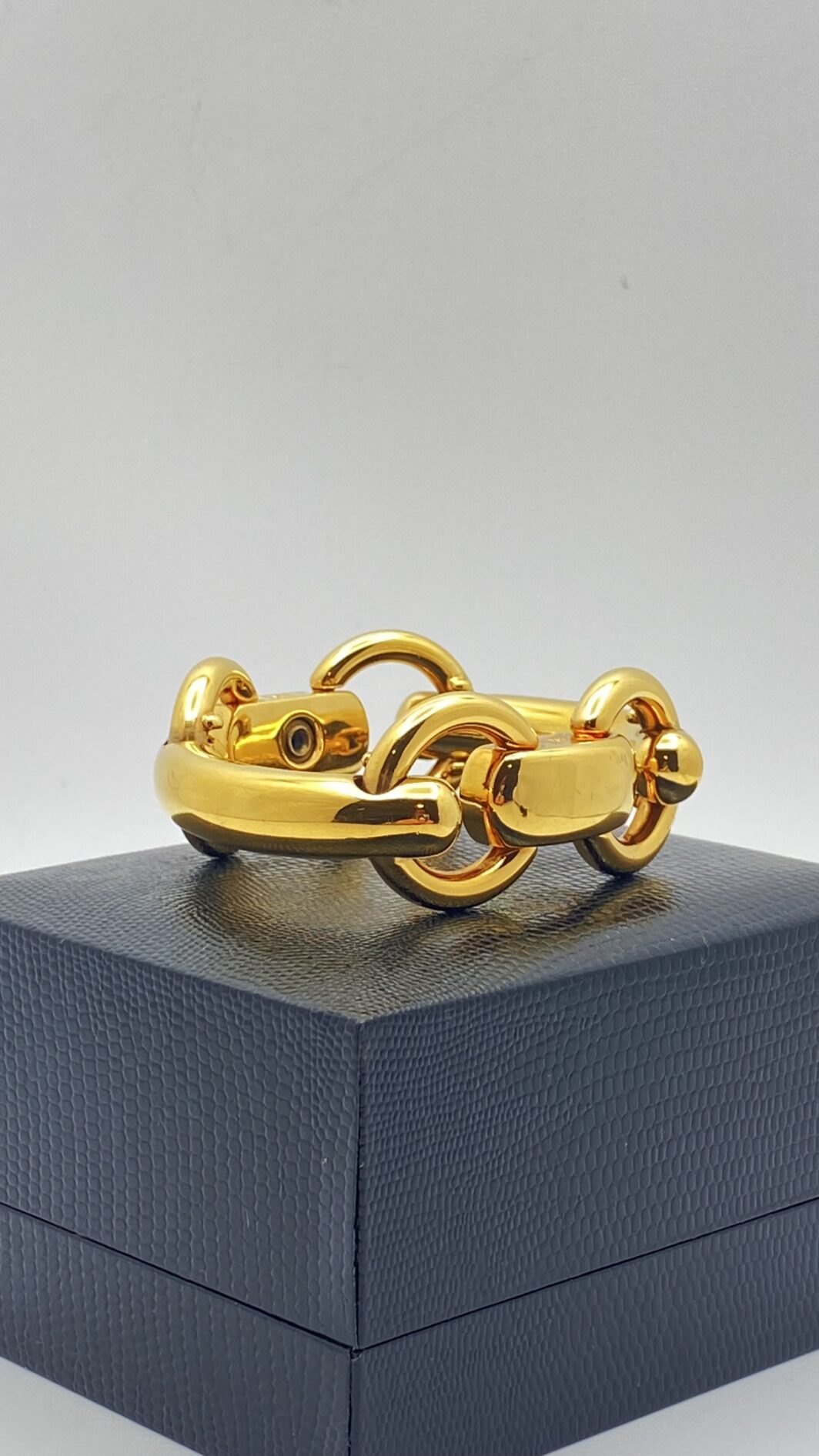 CELINE VINTAGE BOLD GOLD CHAIN BRACELET: L’ESSENZA DEGLI ANNI ’90. - immagine 9