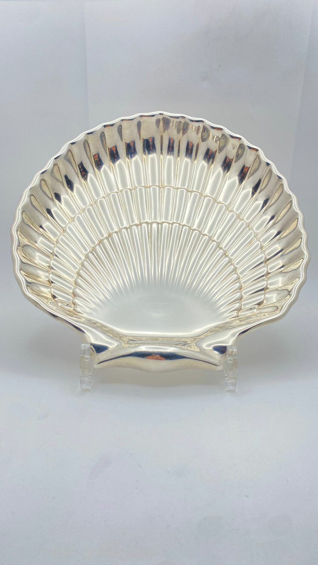 “TIFFANY” VINTAGE. ELEGANTE SALVER IN ARGENTO 925 A FORMA DI COQUILLE SAINT-JACQUES CON PIEDINI SFERICI - immagine 2