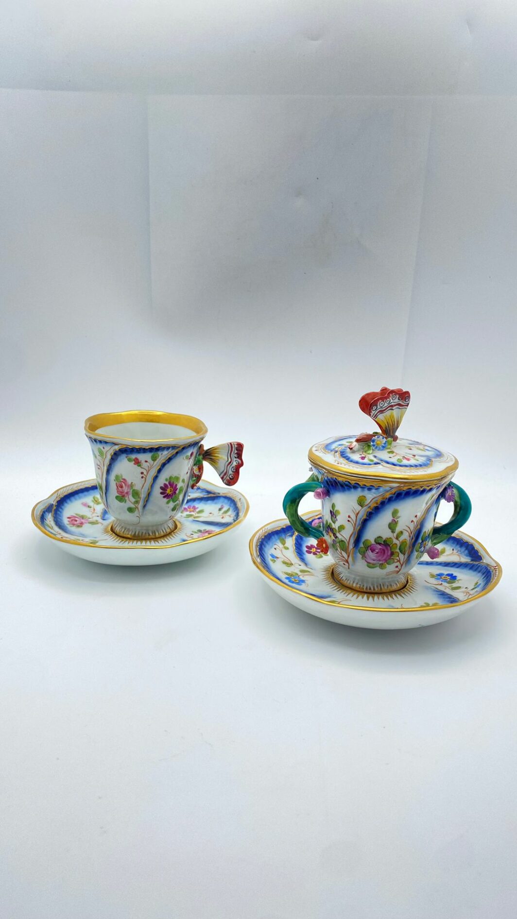 SET IN PORCELLANA SÈVRES XIX SECOLO CON DECORI FLOREALI, SMALTI POLICROMI E ORO ZECCHINO - immagine 29