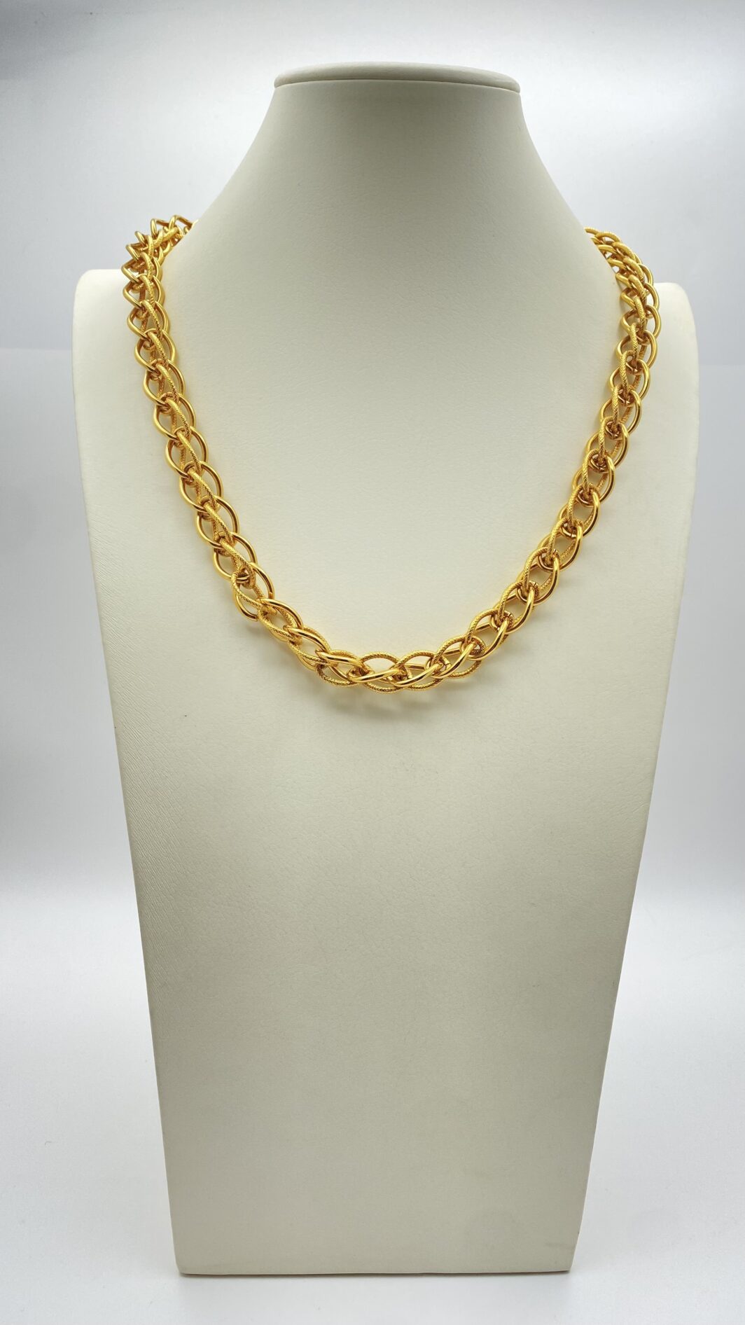 “MONET” COLLANA CON MAGLIE IN METALLO GOLDTONE. U.S.A. VINTAGE ANNI ‘80.