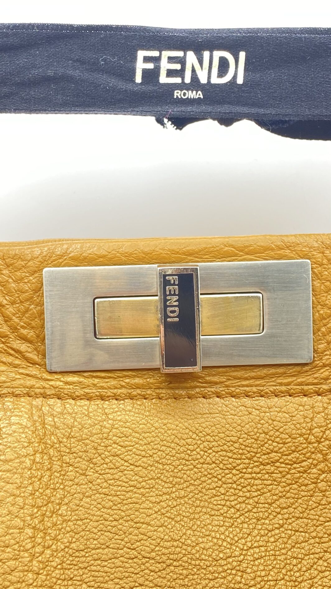 FENDI PEEKABOO. MERAVIGLIOSA BORSA VINTAGE INIZI ANNI 2000. PERFETTE CONDIZIONI. CON CARTELLINO ORIGINALE, FODERA, ANTITACCHEGGIO E NUMERO DI SERIE - immagine 33