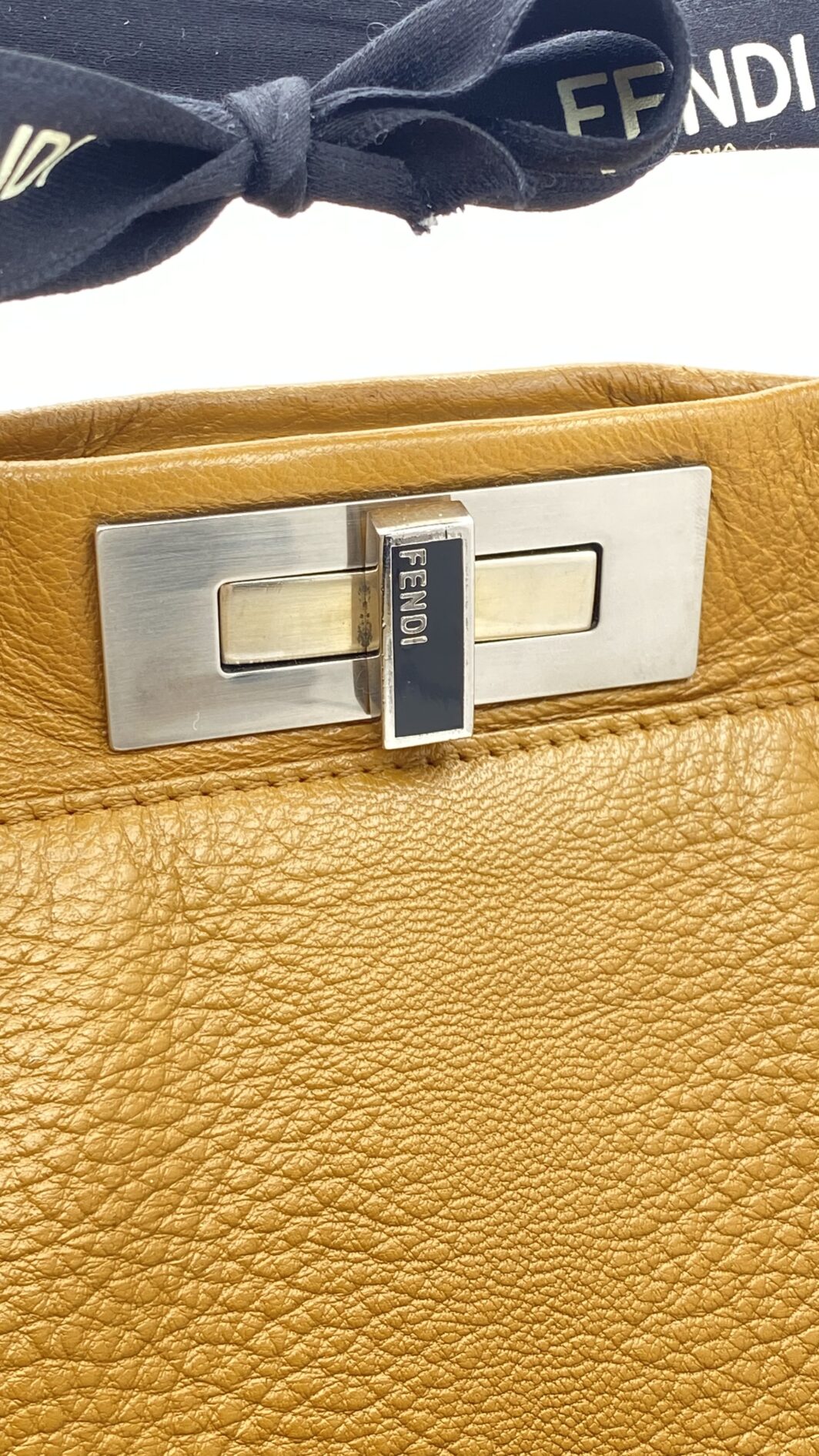 FENDI PEEKABOO. MERAVIGLIOSA BORSA VINTAGE INIZI ANNI 2000. PERFETTE CONDIZIONI. CON CARTELLINO ORIGINALE, FODERA, ANTITACCHEGGIO E NUMERO DI SERIE - immagine 14