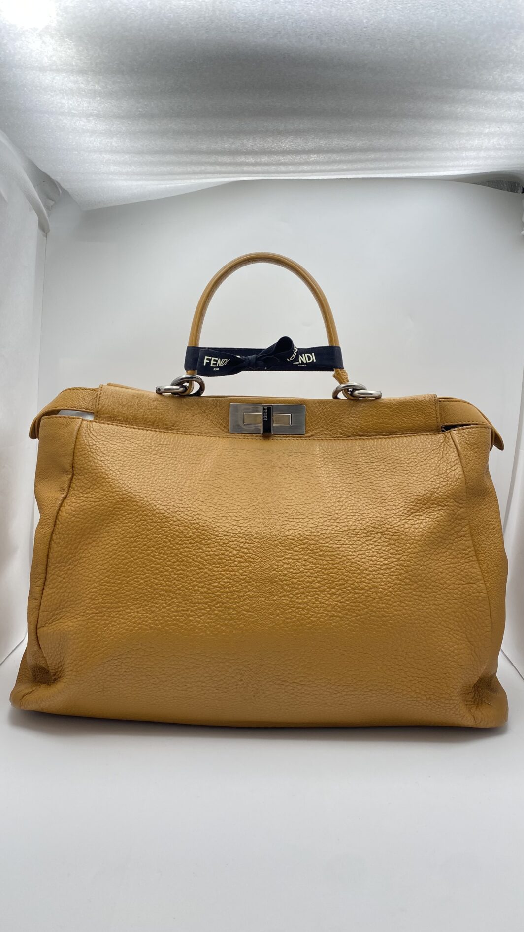 FENDI PEEKABOO. MERAVIGLIOSA BORSA VINTAGE INIZI ANNI 2000. PERFETTE CONDIZIONI. CON CARTELLINO ORIGINALE, FODERA, ANTITACCHEGGIO E NUMERO DI SERIE - immagine 17