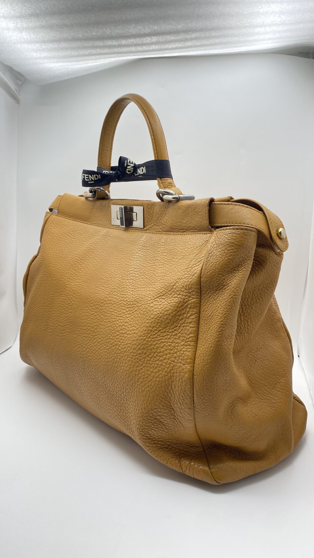 FENDI PEEKABOO. MERAVIGLIOSA BORSA VINTAGE INIZI ANNI 2000. PERFETTE CONDIZIONI. CON CARTELLINO ORIGINALE, FODERA, ANTITACCHEGGIO E NUMERO DI SERIE - immagine 16