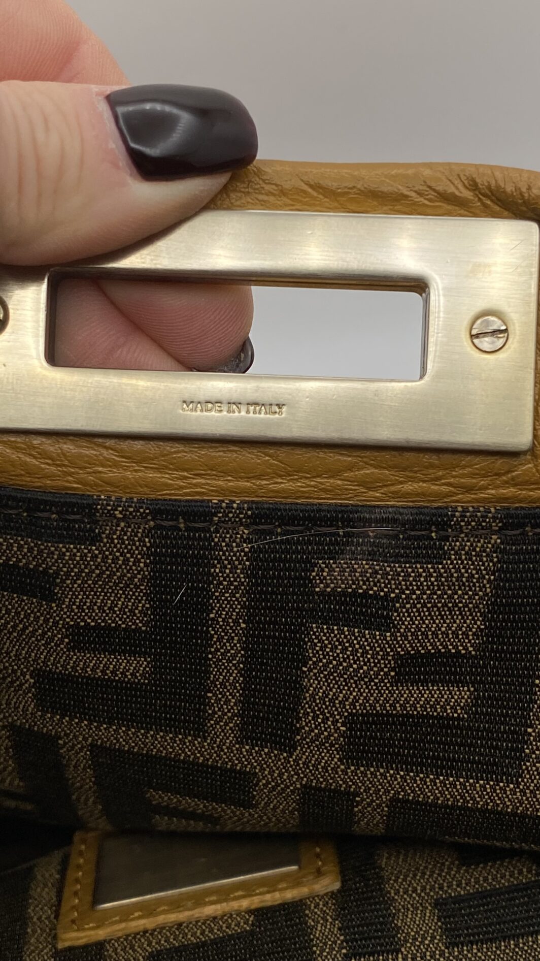 FENDI PEEKABOO. MERAVIGLIOSA BORSA VINTAGE INIZI ANNI 2000. PERFETTE CONDIZIONI. CON CARTELLINO ORIGINALE, FODERA, ANTITACCHEGGIO E NUMERO DI SERIE - immagine 51