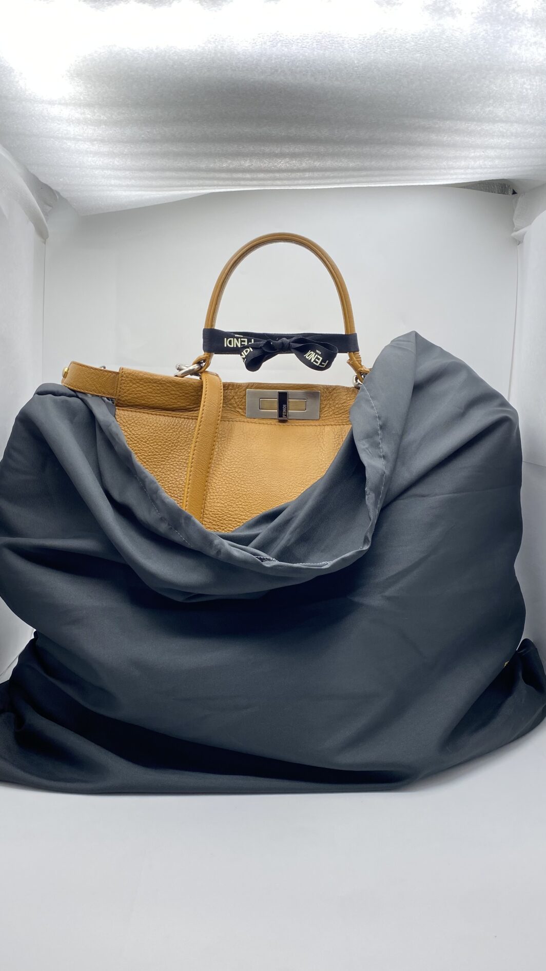 FENDI PEEKABOO. MERAVIGLIOSA BORSA VINTAGE INIZI ANNI 2000. PERFETTE CONDIZIONI. CON CARTELLINO ORIGINALE, FODERA, ANTITACCHEGGIO E NUMERO DI SERIE - immagine 59