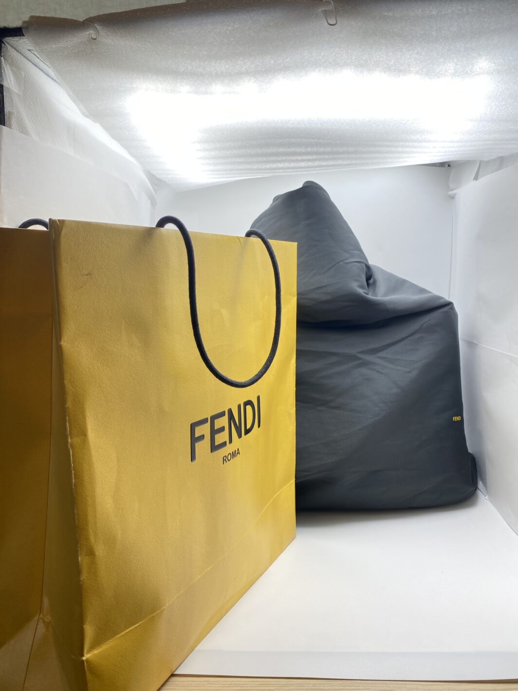 FENDI PEEKABOO. MERAVIGLIOSA BORSA VINTAGE INIZI ANNI 2000. PERFETTE CONDIZIONI. CON CARTELLINO ORIGINALE, FODERA, ANTITACCHEGGIO E NUMERO DI SERIE - immagine 61