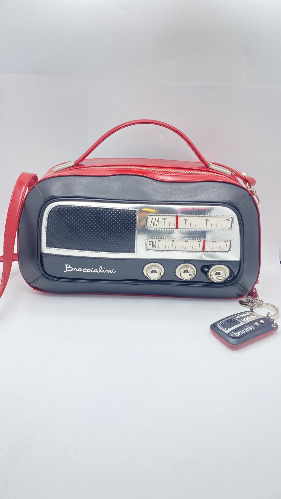 ICONICA BORSA RADIO BRACCIALINI: DESIGN UNICO E STILE VINTAGE - immagine 32