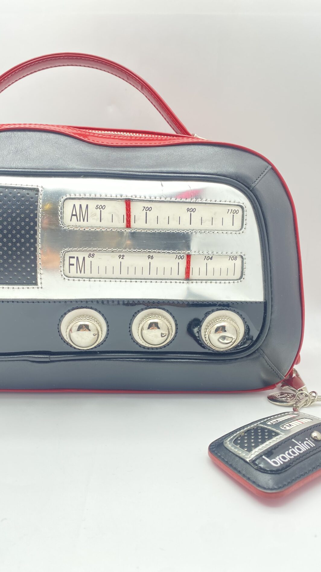 ICONICA BORSA RADIO BRACCIALINI: DESIGN UNICO E STILE VINTAGE - immagine 36