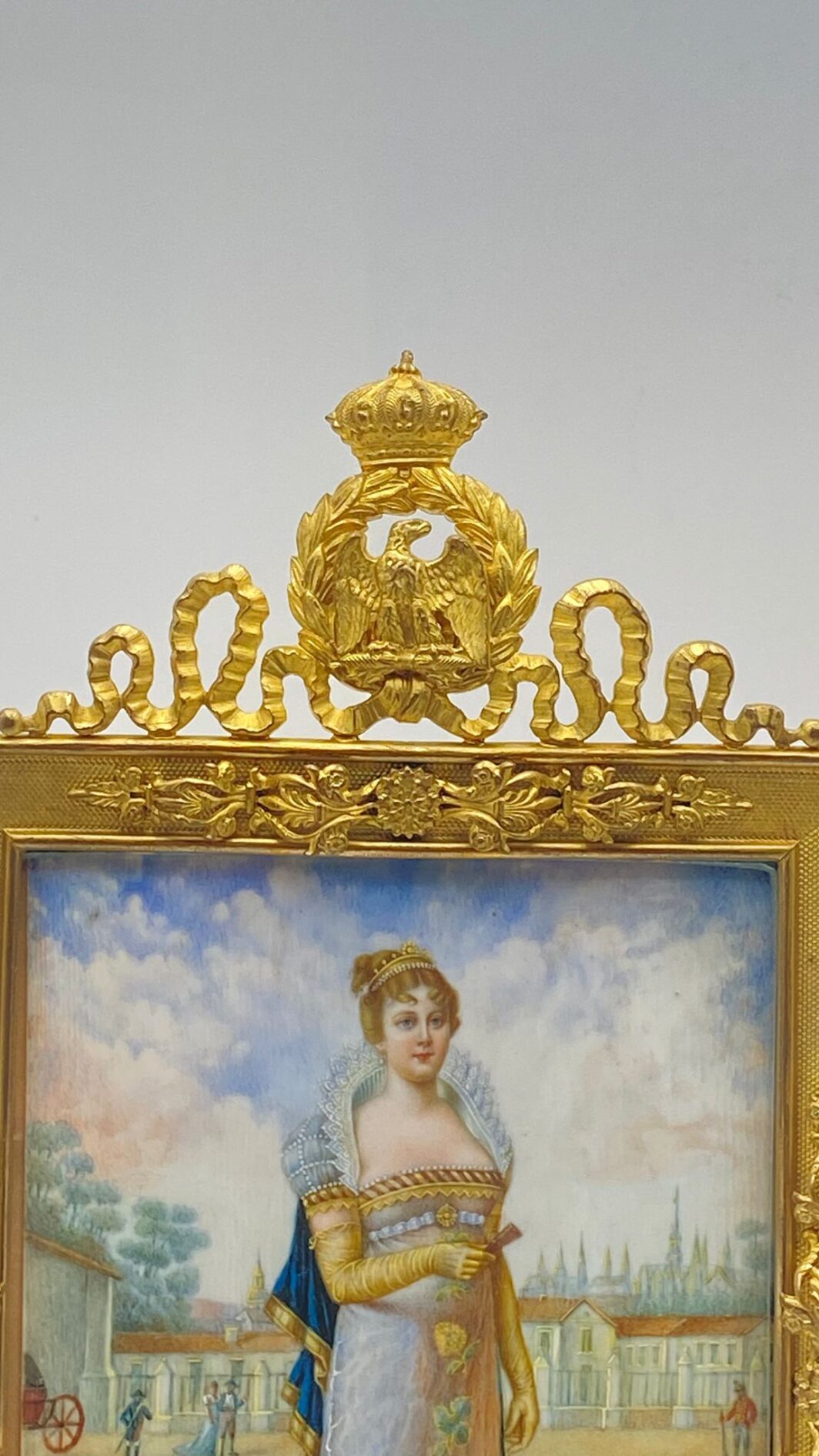 STRAORDINARIO PAIO DI MINIATURE DIPINTE A MANO SU AVORIO, RAFFIGURANTI NAPOLEONE BONAPARTE E MARIA LUIGIA D’AUSTRIA, FIRMATE RISPETTIVAMENTE DAI PITTORI “A. ORSELLI” E “E. ROSSEAU”, CON PREGIATE CORNICI IN BRONZO DORATO. FRANCIA, XIX sec. - immagine 13