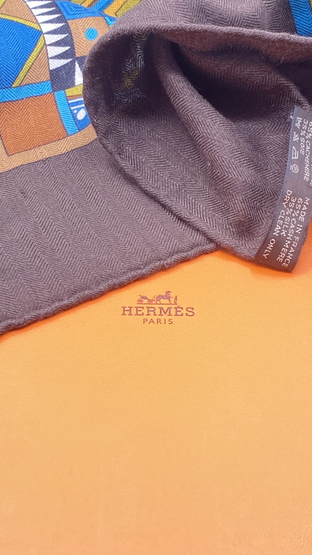 HERMÈS CHÂLE VINTAGE “CENT PLIS DES MIAO” BY ALINE HONORÉ (140cm) IN CASHMERE E SETA, CON SCATOLA ORIGINALE. - immagine 5