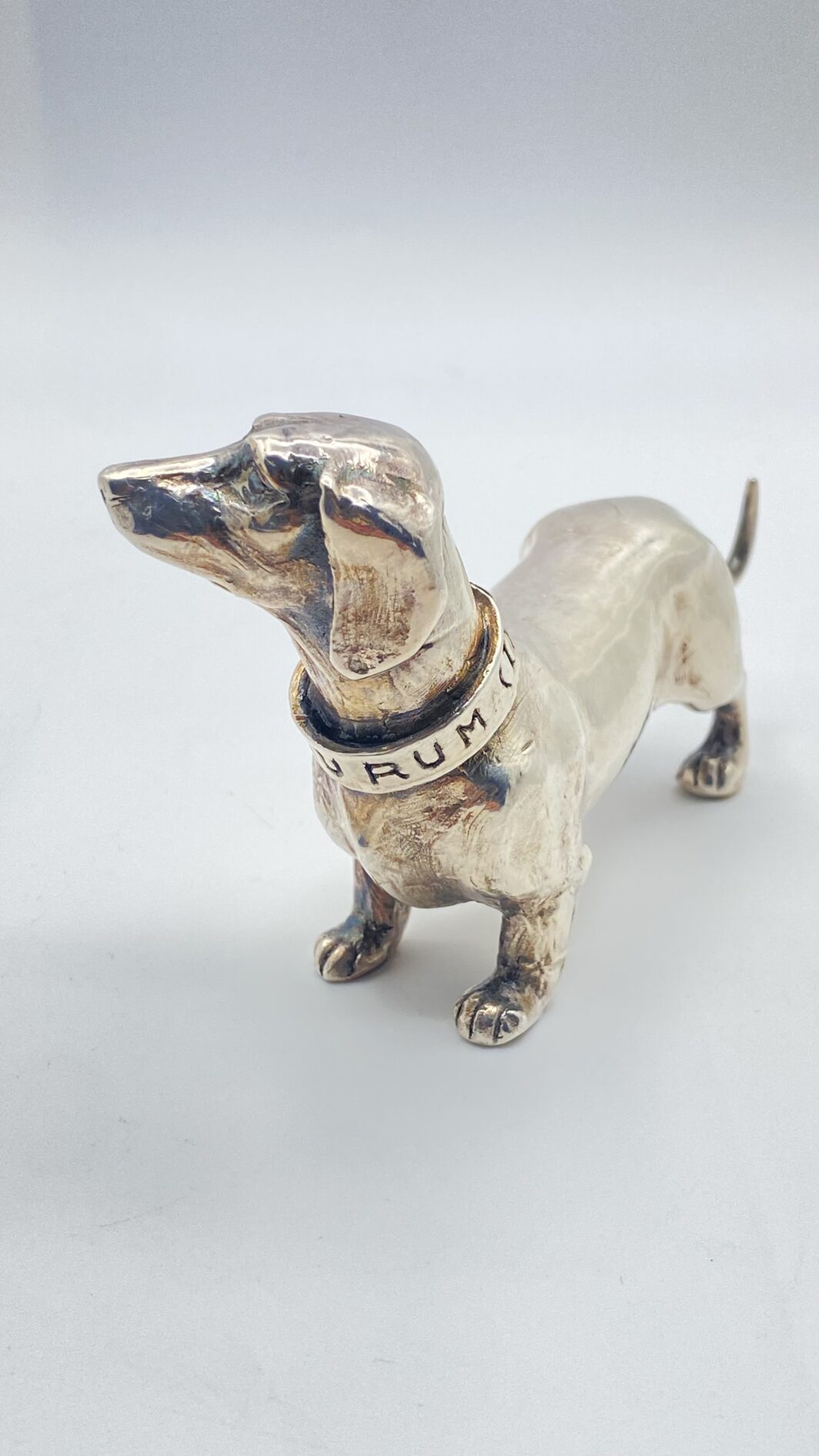 PREGIATA SCULTURA DI CANE BASSOTTO TEDESCO, IN ARGENTO, REALIZZATA CON TECNICA DELLA FUSIONE A CERA PERSA. ITALIA, VINTAGE, XX sec. - immagine 6