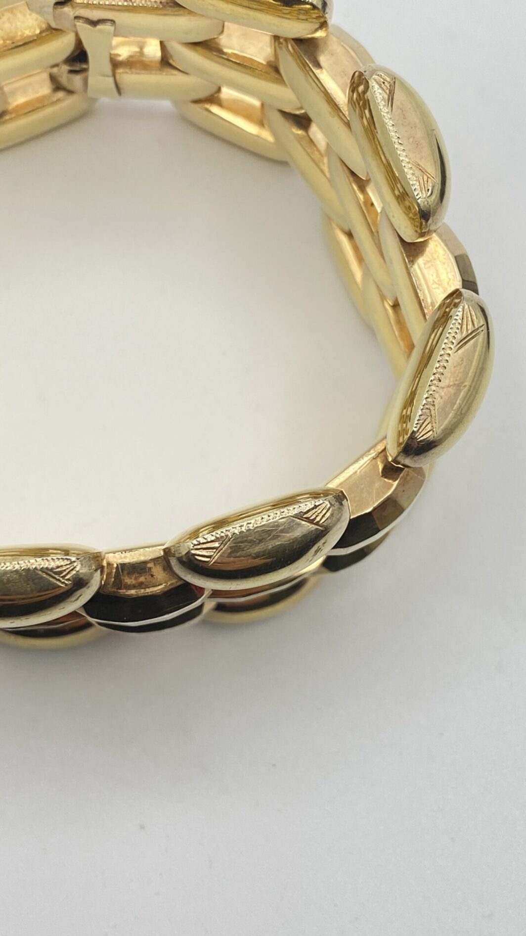 BRACCIALE ART DECO A CARRO ARMATO, IN ARGENTO TITOLO 800 CON DORATURA A VERMEIL. ITALIA, ANNI ‘30. - immagine 9