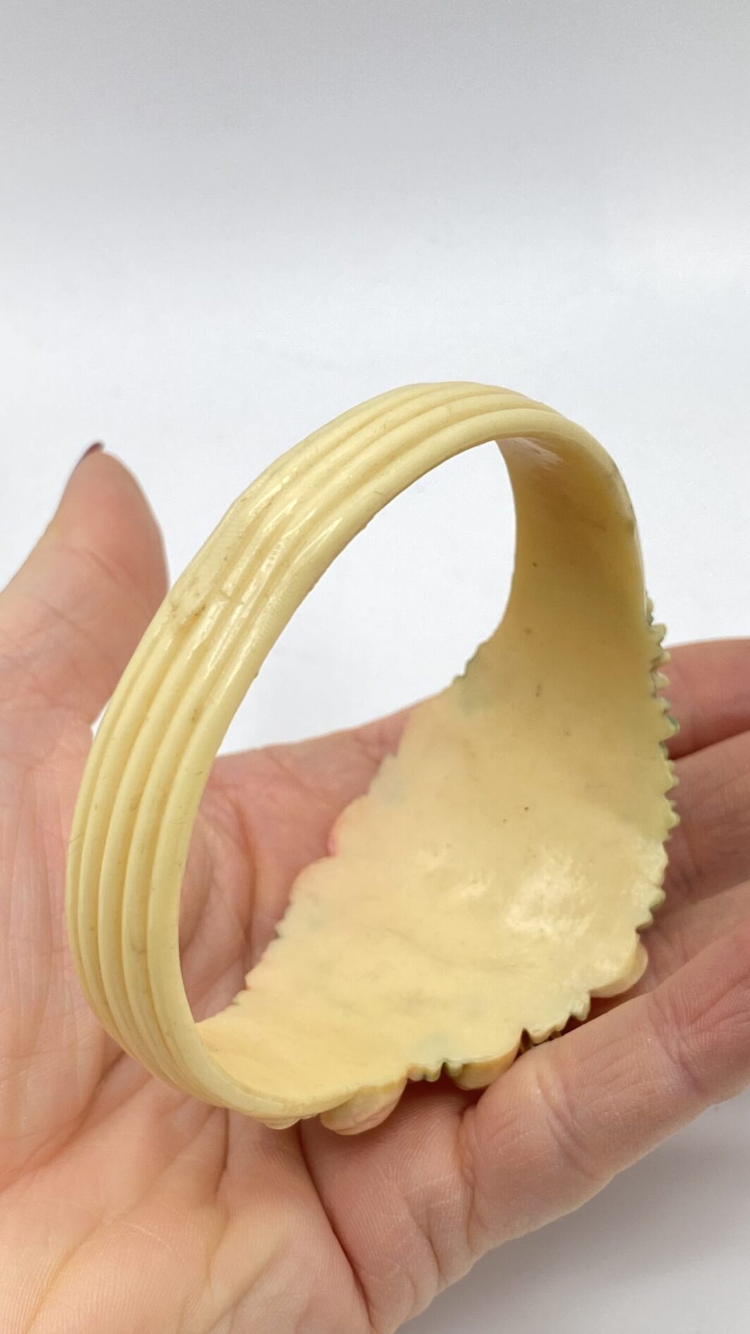 BRACCIALE VITTORIANO IN CELLULOIDE SCOLPITA. RAFFINATA ELEGANZA D’EPOCA - immagine 6