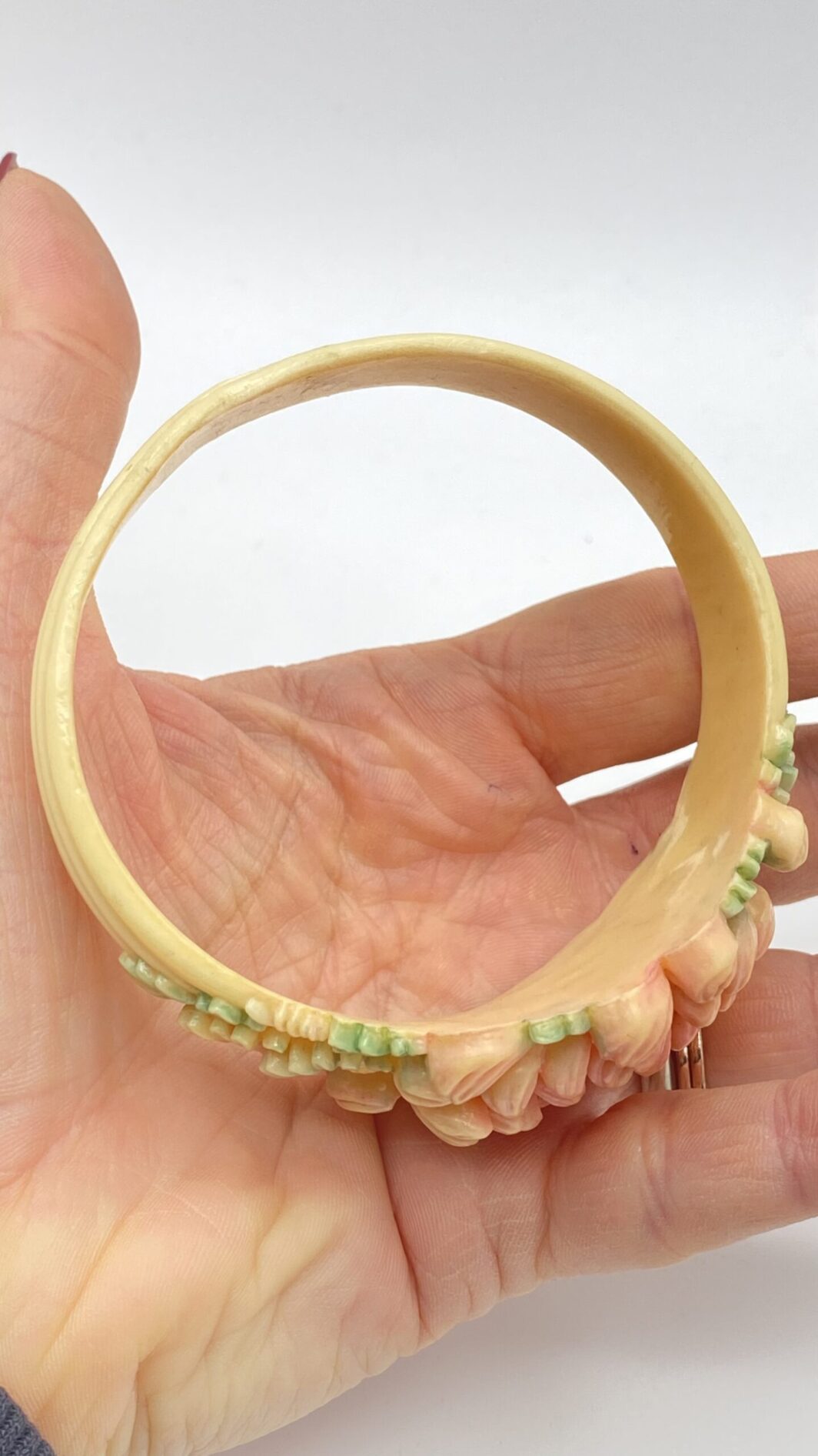 BRACCIALE VITTORIANO IN CELLULOIDE SCOLPITA. RAFFINATA ELEGANZA D’EPOCA - immagine 7