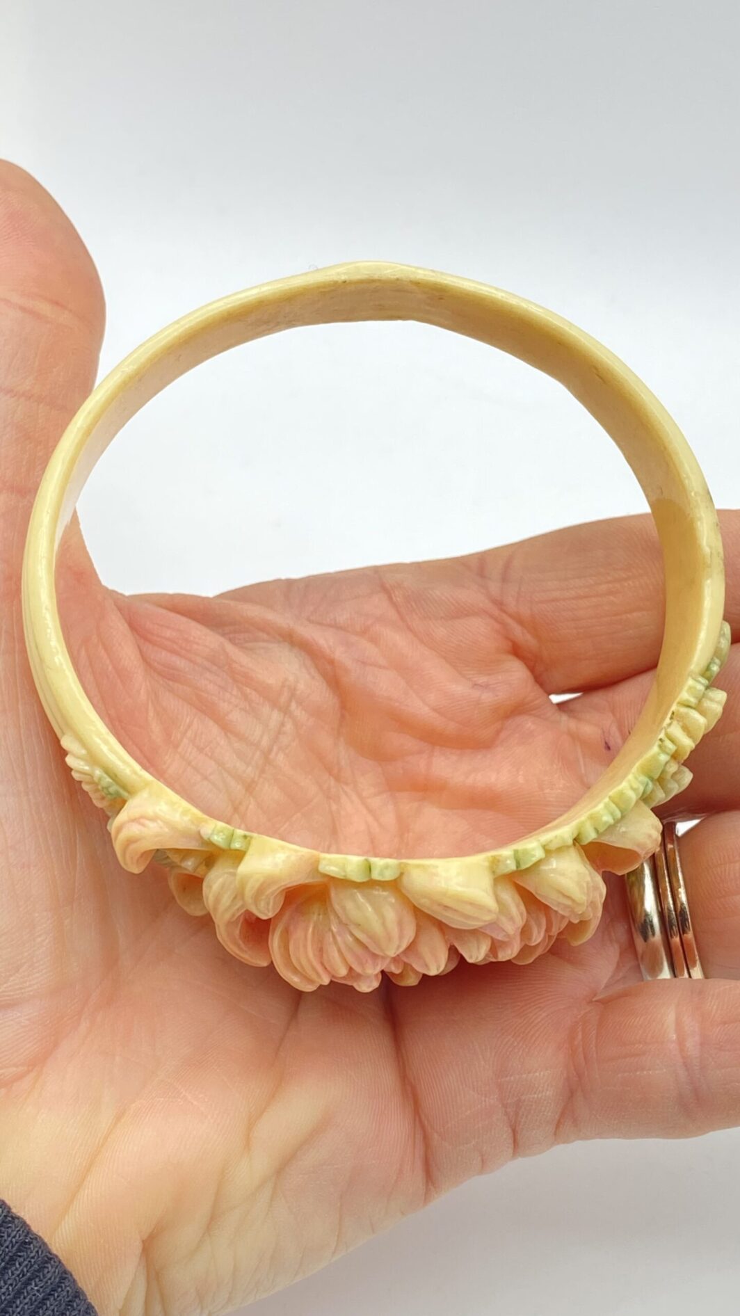 BRACCIALE VITTORIANO IN CELLULOIDE SCOLPITA. RAFFINATA ELEGANZA D’EPOCA - immagine 8