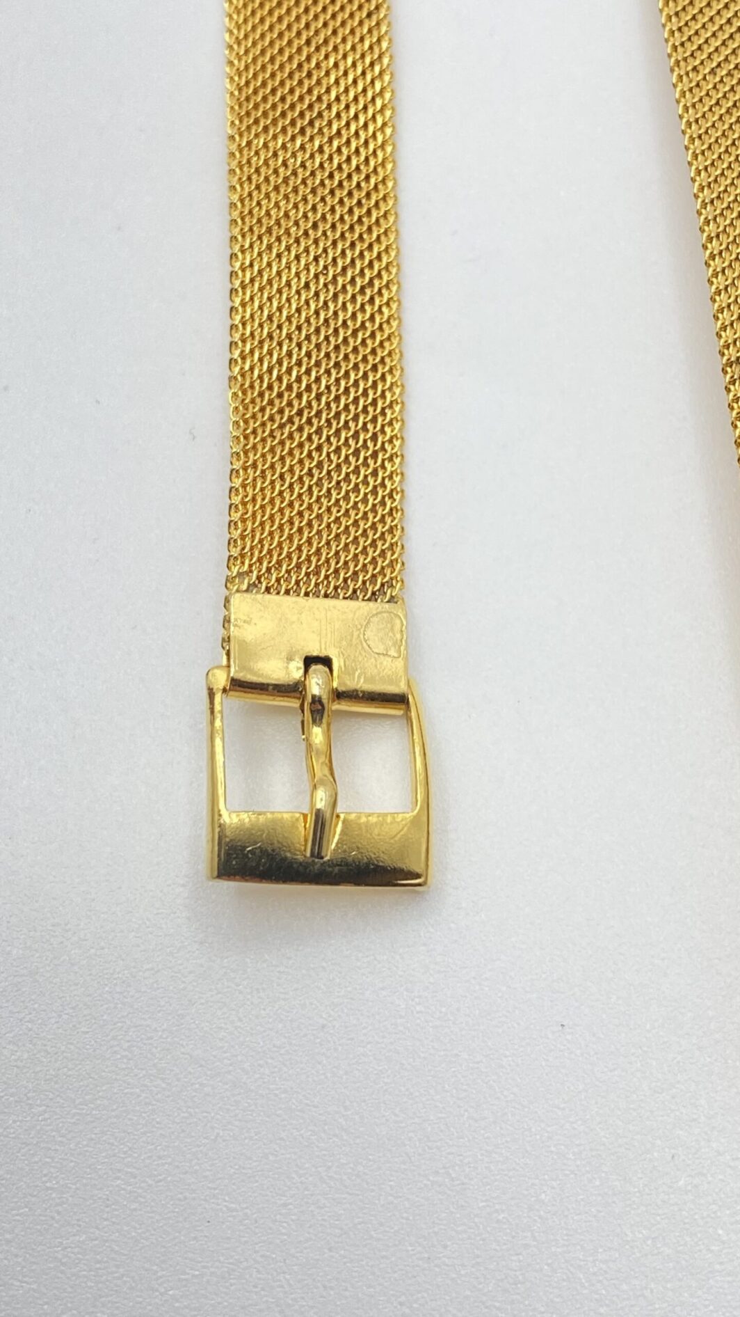 ORIGINALE PAIO DI BRACCIALI FRANCESI VINTAGE A FIBBIA, IN MAGLIA DI METALLO GOLDTONE. (VENDIBILI SINGOLARMENTE. IL PREZZO SI RIFERISCE AD UN SINGOLO BRACCIALE) - immagine 17