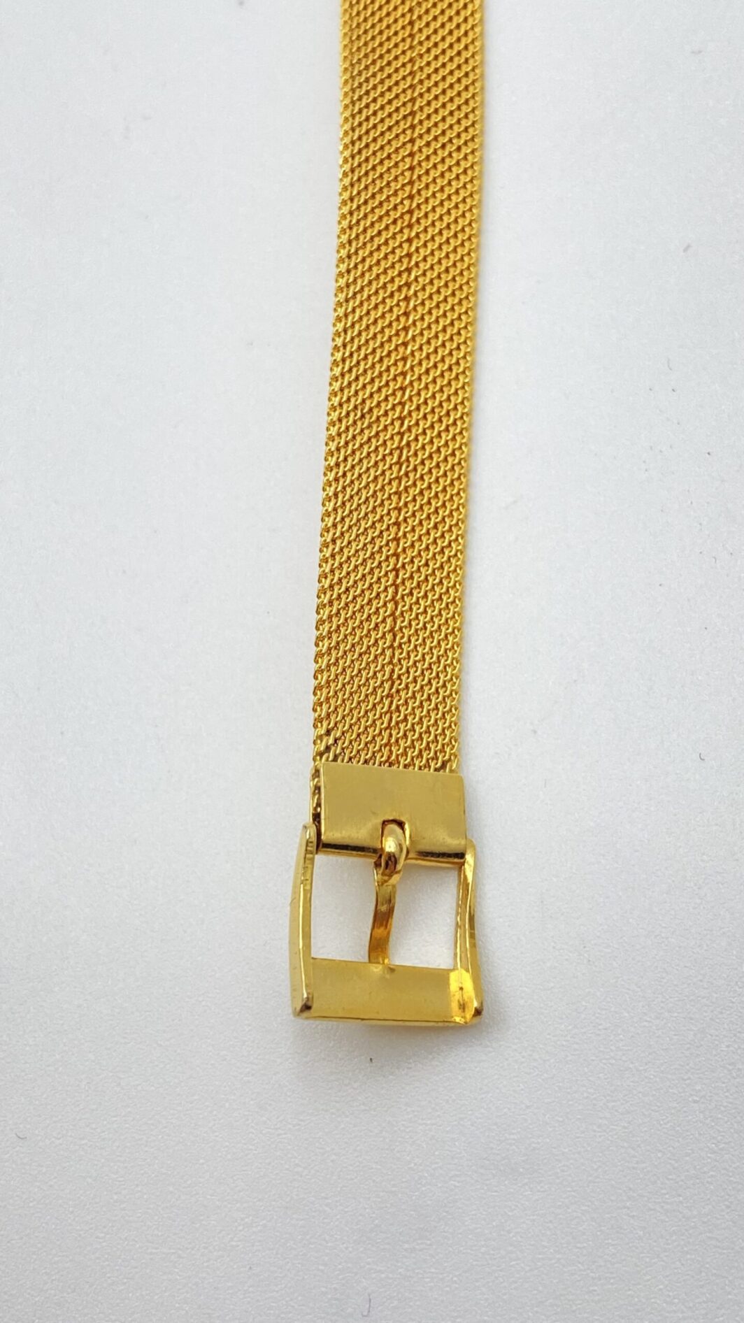 ORIGINALE PAIO DI BRACCIALI FRANCESI VINTAGE A FIBBIA, IN MAGLIA DI METALLO GOLDTONE. (VENDIBILI SINGOLARMENTE. IL PREZZO SI RIFERISCE AD UN SINGOLO BRACCIALE) - immagine 15