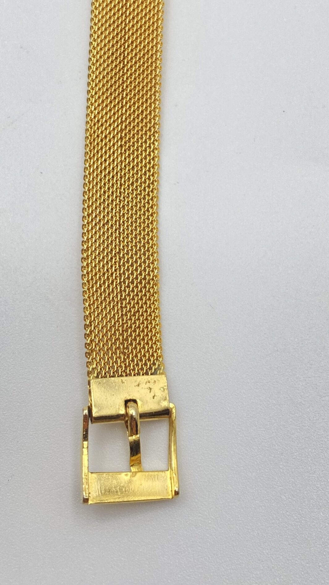 ORIGINALE PAIO DI BRACCIALI FRANCESI VINTAGE A FIBBIA, IN MAGLIA DI METALLO GOLDTONE. (VENDIBILI SINGOLARMENTE. IL PREZZO SI RIFERISCE AD UN SINGOLO BRACCIALE) - immagine 19