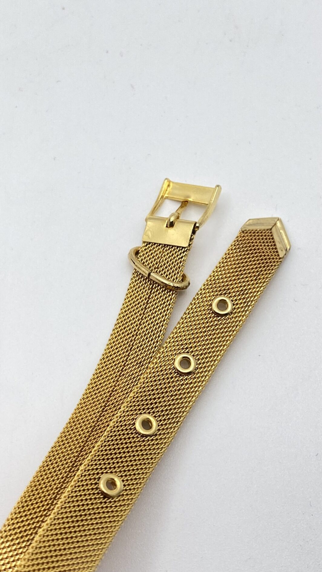 ORIGINALE PAIO DI BRACCIALI FRANCESI VINTAGE A FIBBIA, IN MAGLIA DI METALLO GOLDTONE. (VENDIBILI SINGOLARMENTE. IL PREZZO SI RIFERISCE AD UN SINGOLO BRACCIALE) - immagine 21