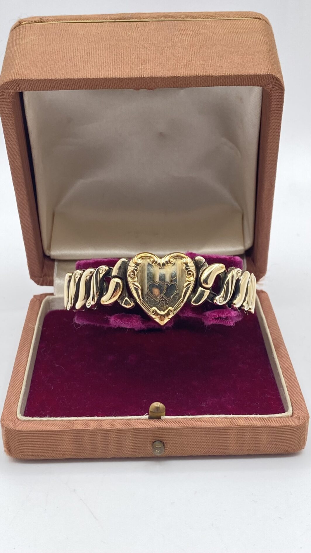 SWEETHEART BRACELET: FIRMATO PHOENIX SPEIDEL, IN PINCHBECK, IL BRACCIALE DELL’AMORE ETERNO DEI PRIMI ‘900, TRA STORIA E ROMANTICISMO. - immagine 2