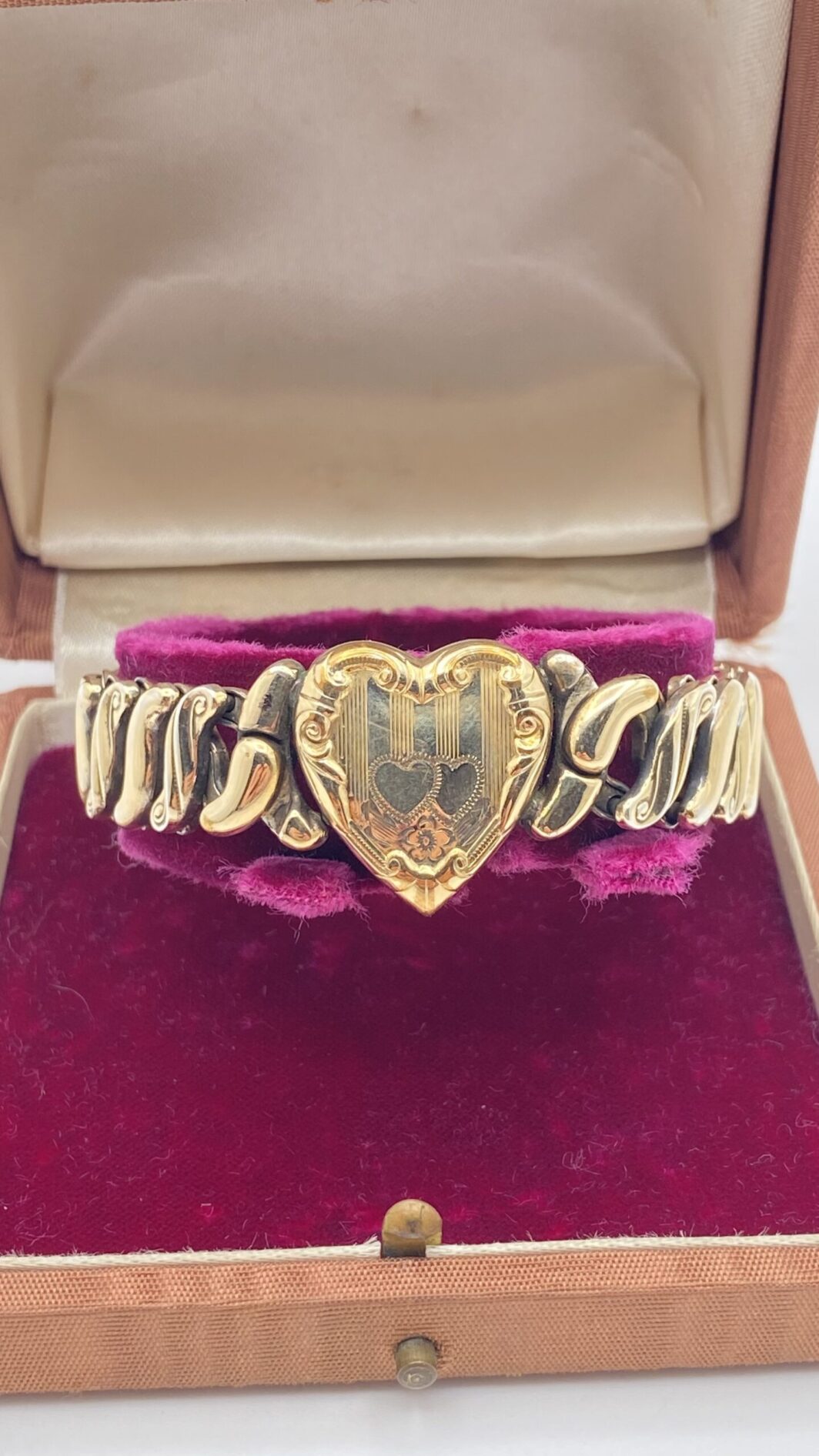 SWEETHEART BRACELET: FIRMATO PHOENIX SPEIDEL, IN PINCHBECK, IL BRACCIALE DELL’AMORE ETERNO DEI PRIMI ‘900, TRA STORIA E ROMANTICISMO. - immagine 5