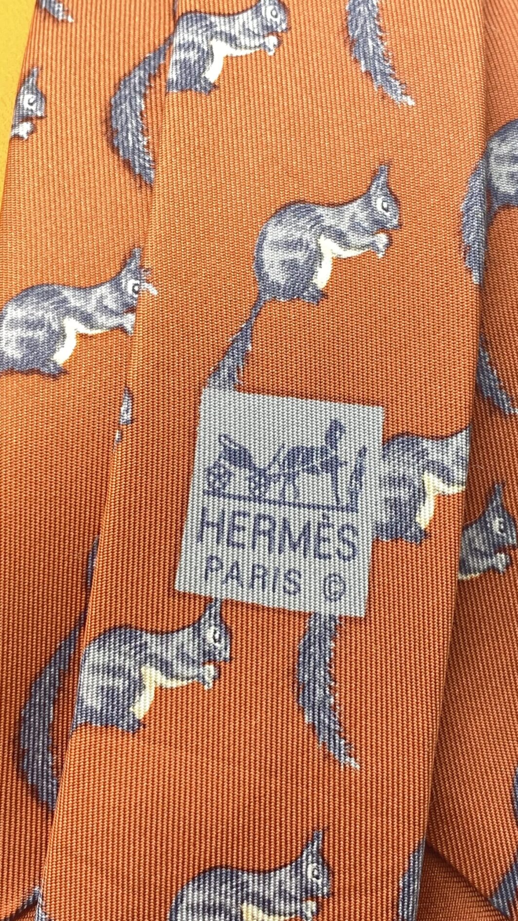 HERMÈS. CRAVATTA VINTAGE IN TWILL DI SETA PURA. CON SCATOLA ORIGINALE. - immagine 2