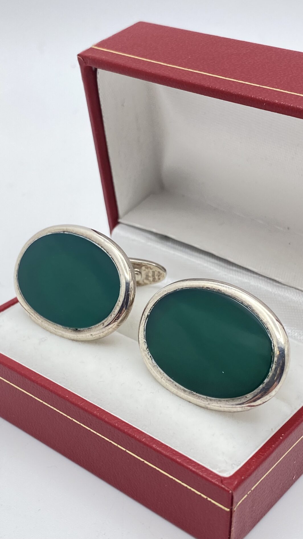 ELEGANTE GRANDE PAIO DI GEMELLI VINTAGE IN ARGENTO 925, CON AGATE VERDI. SPAGNA, ANNI ‘60. - immagine 3