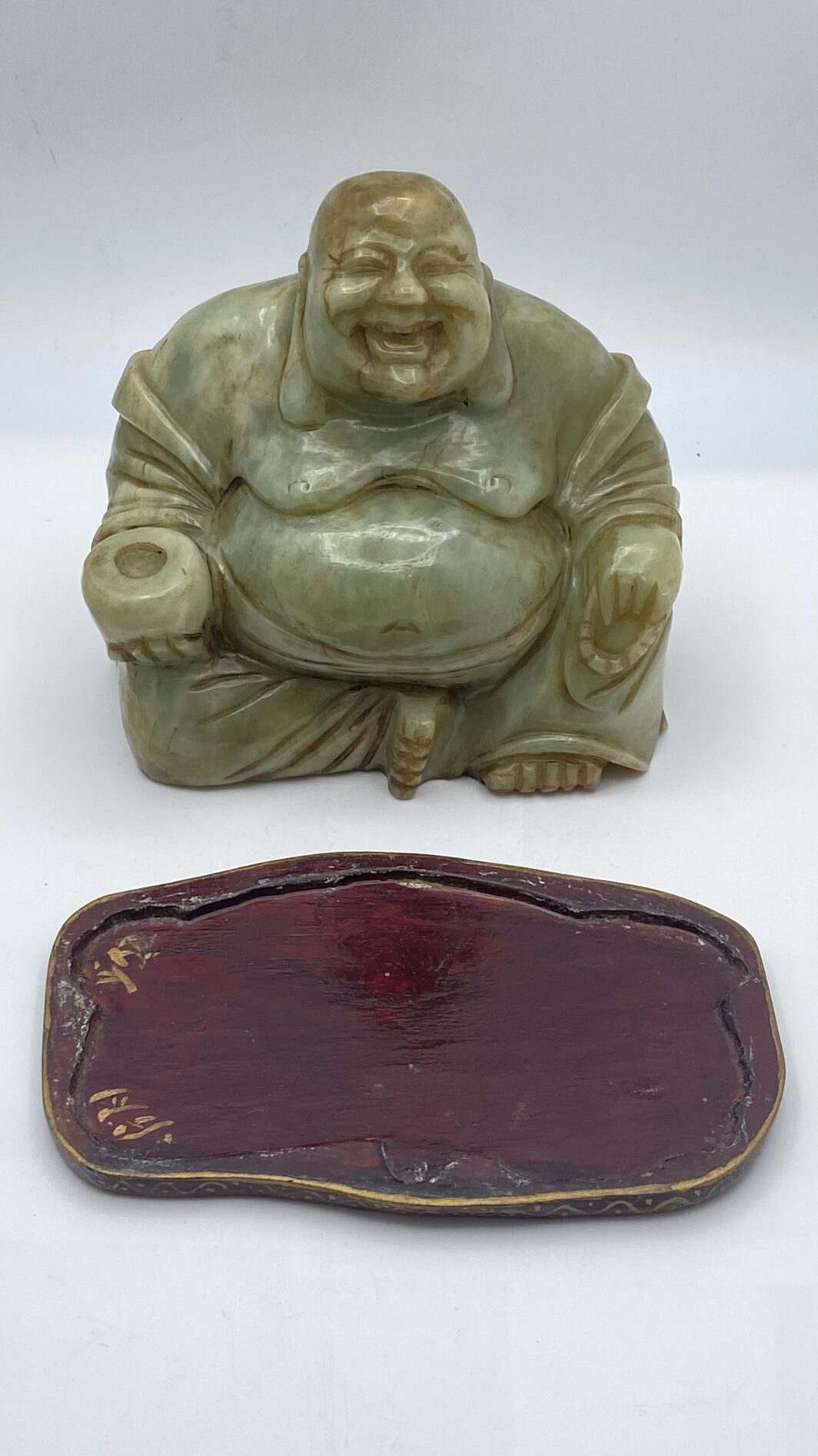 BUDDHA IN GIADA CON BASE IN LEGNO DI SANDALO. PRIMA METÀ DEL XX SECOLO - immagine 18